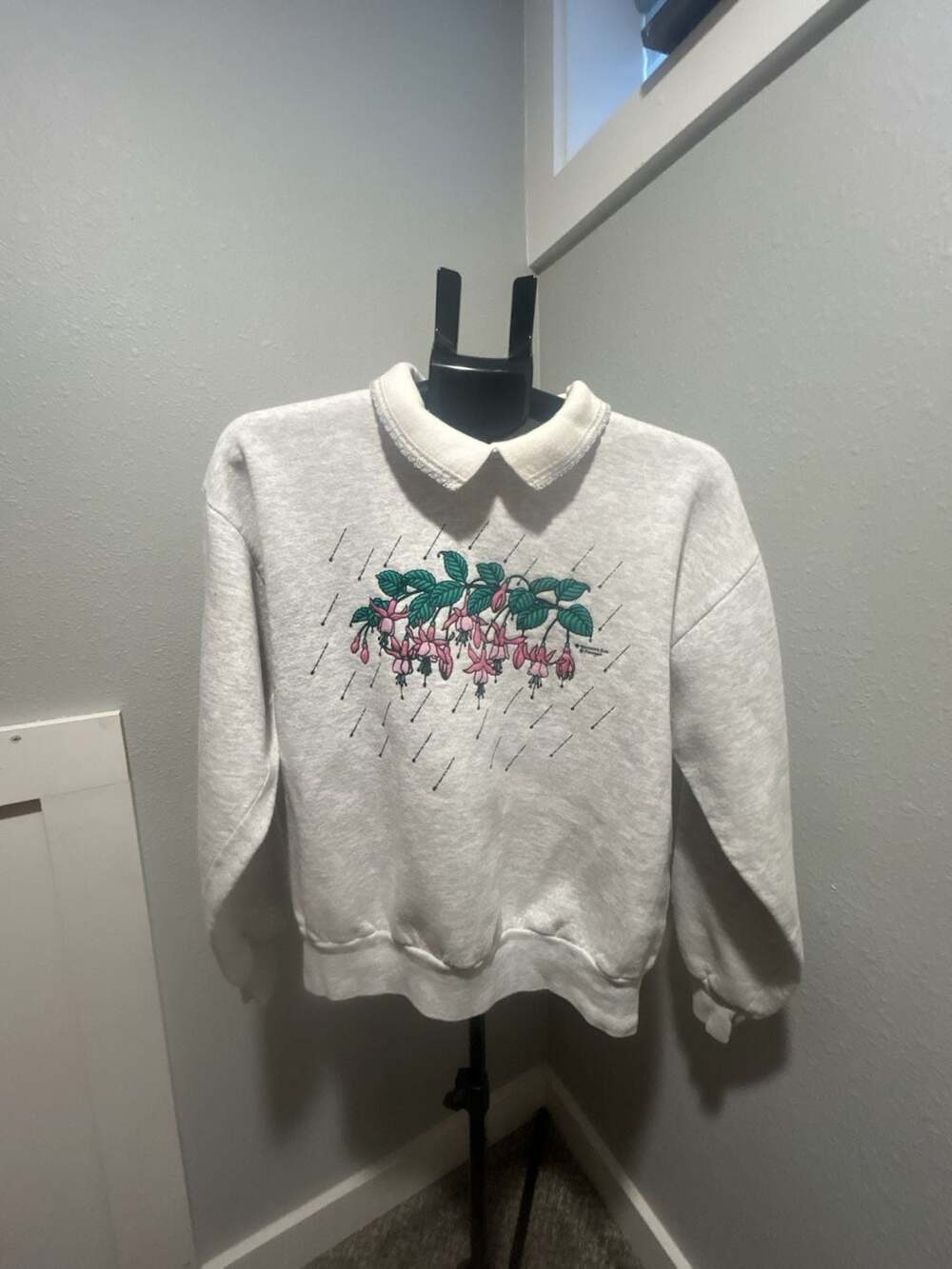 Morning Sun Floral Sweatshirt Medium Grey Collared Granny Vintage